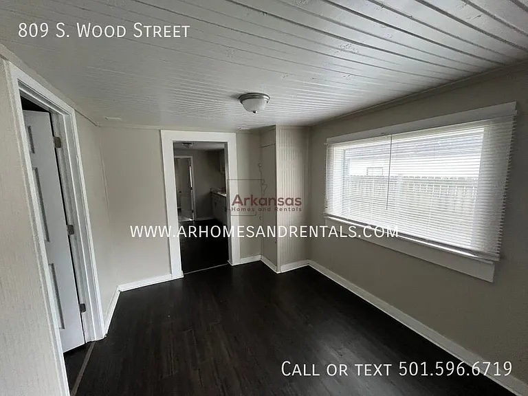 809 S Wood St — Photo 6