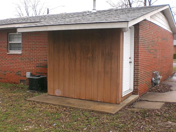 2nd image of 4058 Bruene Ave