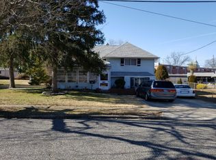 1305 Saint Marks Dr, Glendora, NJ 08029