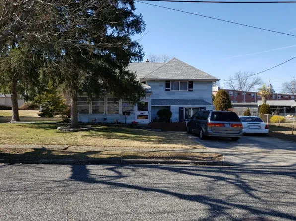 1305 Saint Marks Dr, Glendora, NJ 08029