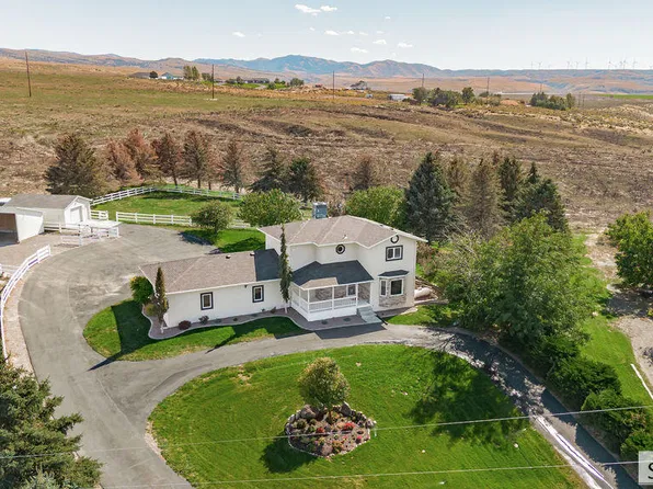 9233 S Ammon Rd, Ammon, ID 83406