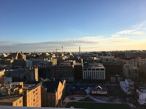 Stunning rooftop views - Washington Monument in the distance