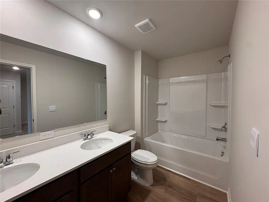 3 bed, 2.5 bath, 1877 sqft, $1,950 — Photo 4