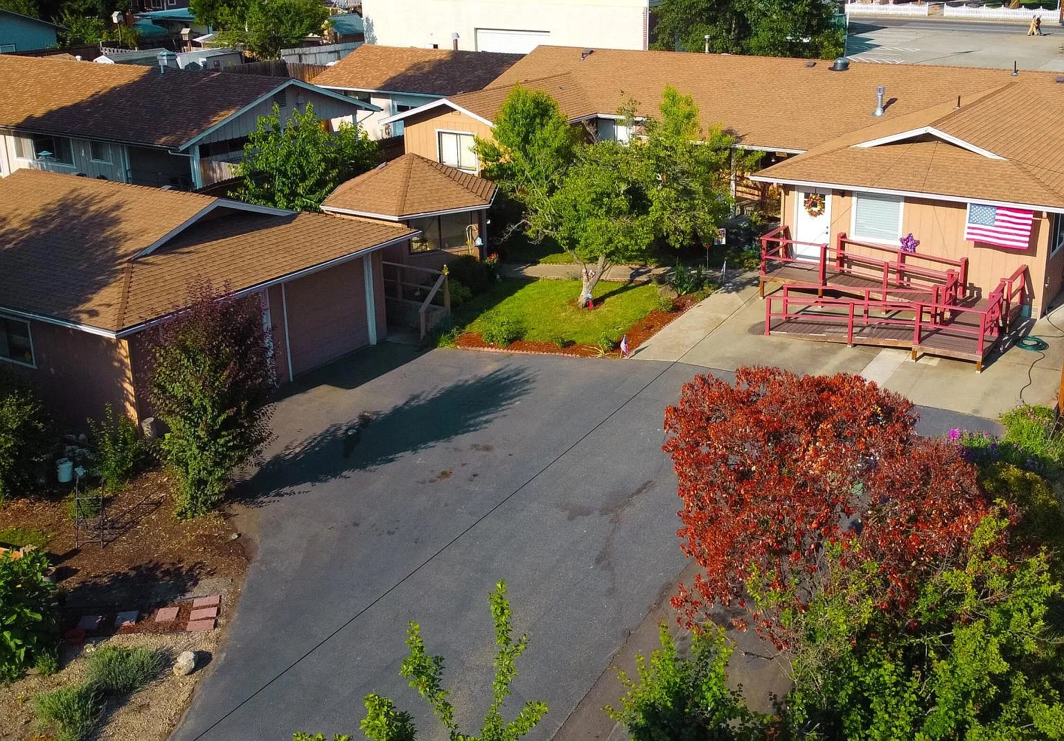 208 Berglund St — Photo 1