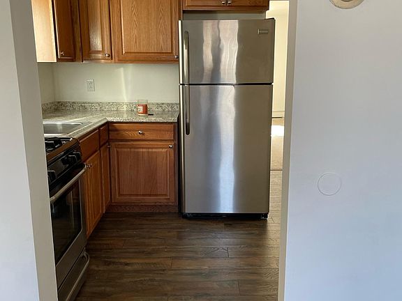 3rd image of 26 Rose Ln Floor 1