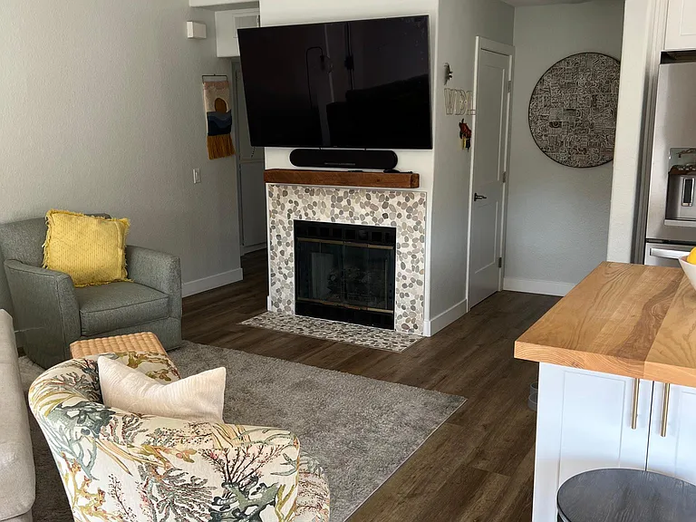 7428 Altiva Pl — Photo 4