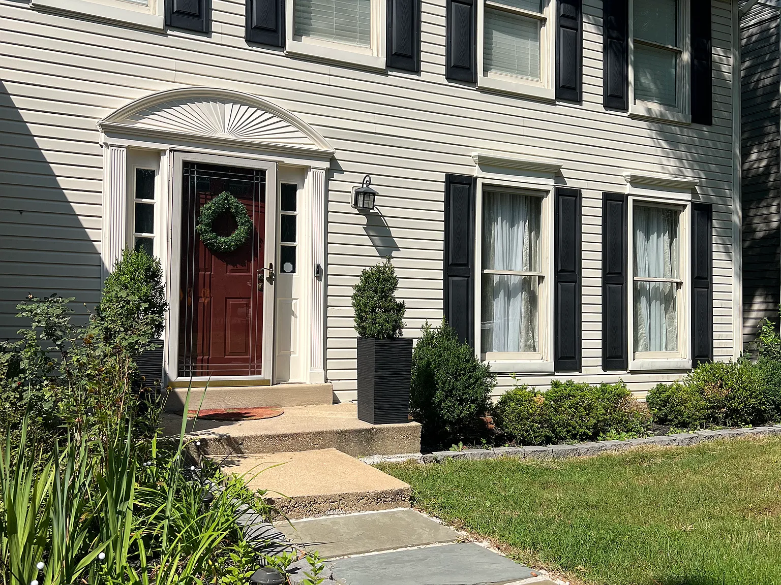 3 bed, 2437 sqft, $3,700 — Photo 2