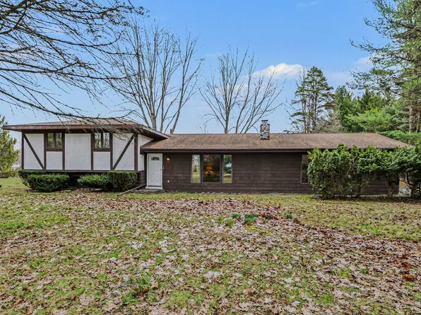 50507 Pleasant St, Dowagiac, MI 49047