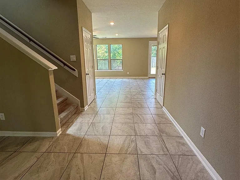2606 Riverhollow Ln — Photo 3