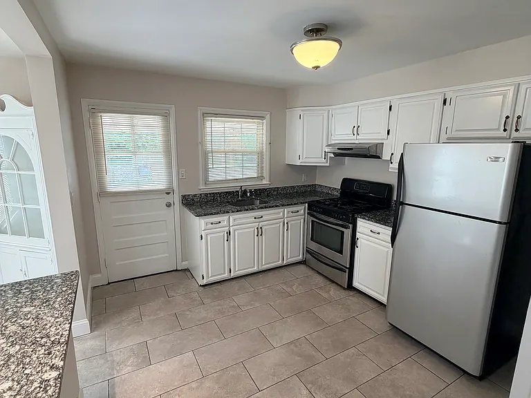1832 Edgewood Rd — Photo 2