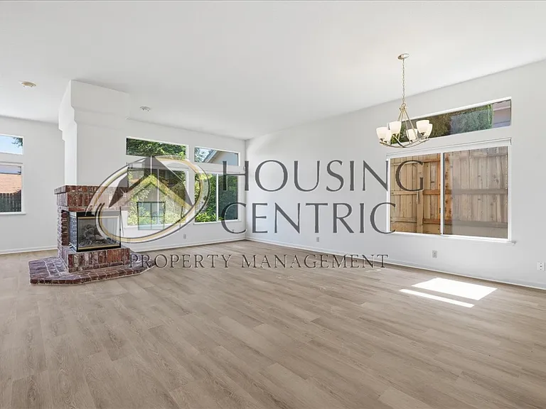 108 Pembury Way — Photo 8