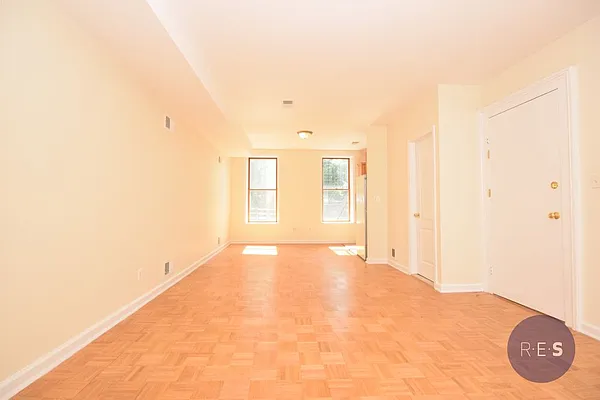 Rented by RES New York | media 4