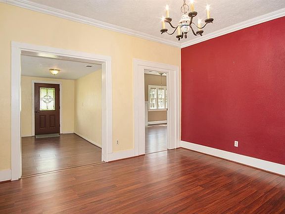 2 Bed = Elegant Dining Room 3 Bed = Family Room
