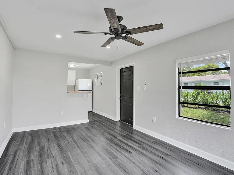 234 NE 14th Ave #1 — Photo 8
