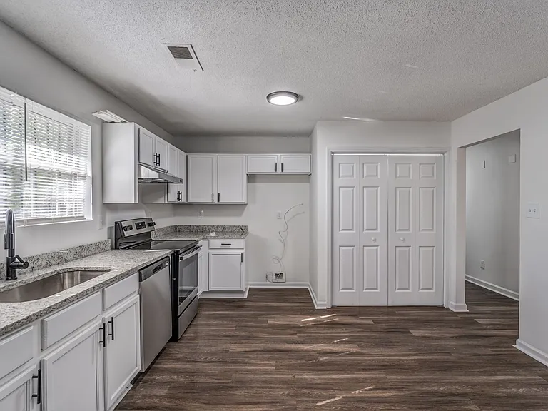 2551 Parkview Dr — Photo 5