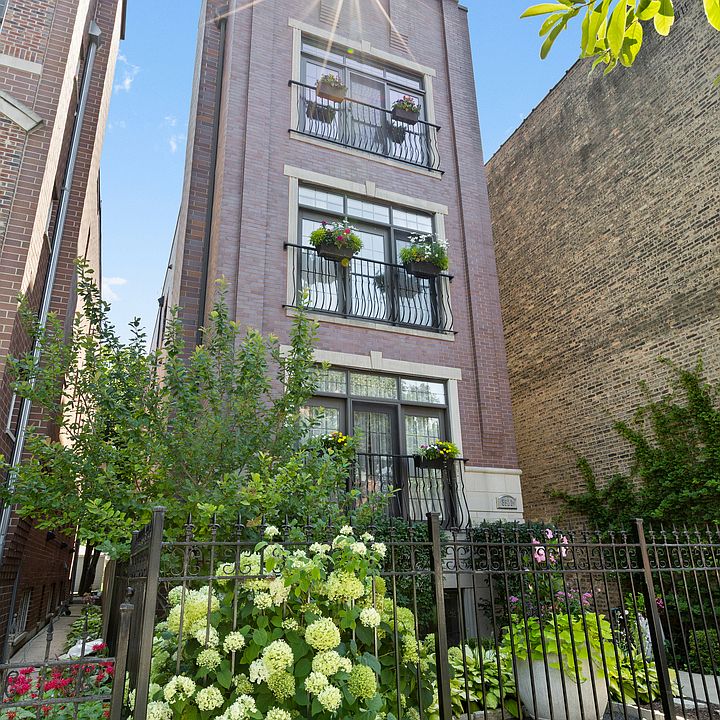 1st image of 3921 N Greenview Ave #1
