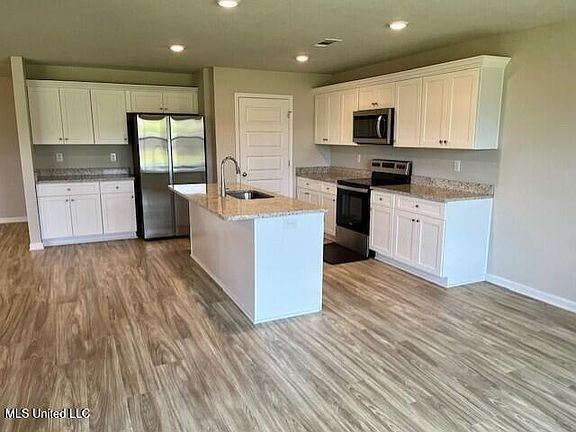 5th image of 8768 Palmetto Dr