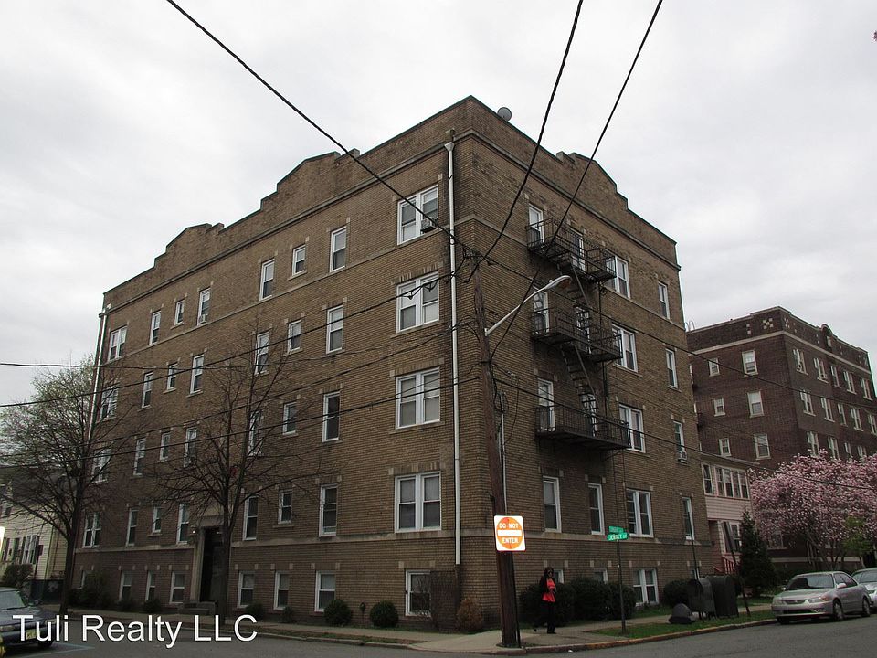 1st image of 24 Jersey St APT 24