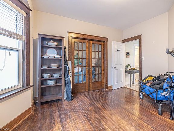5th image of 318 Frederick St