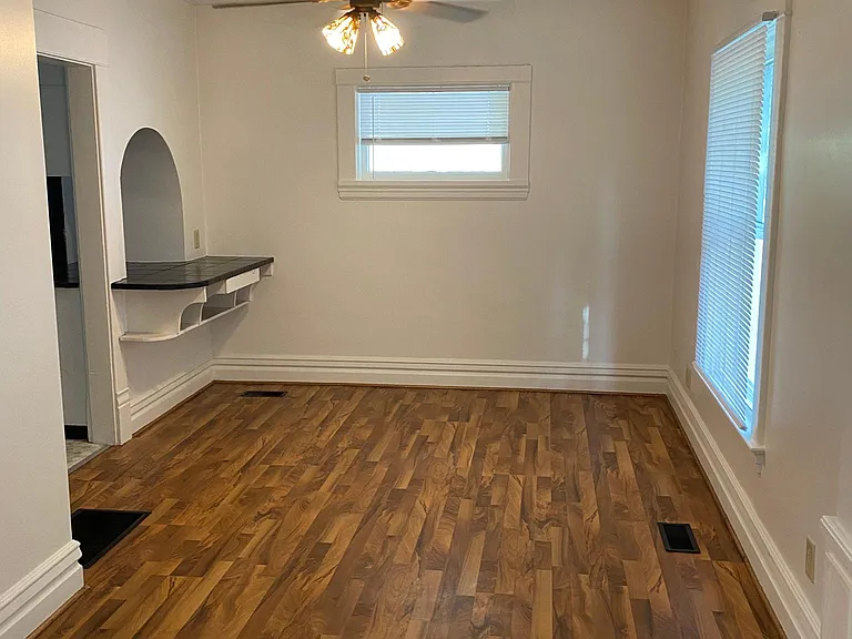 708 N Sycamore St — Photo 6