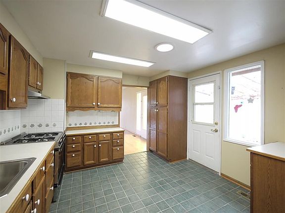 3rd image of 5608 N 45th St