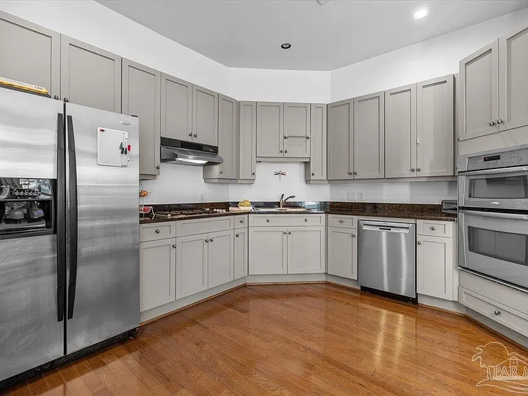 214 W La Rua St — Photo 11