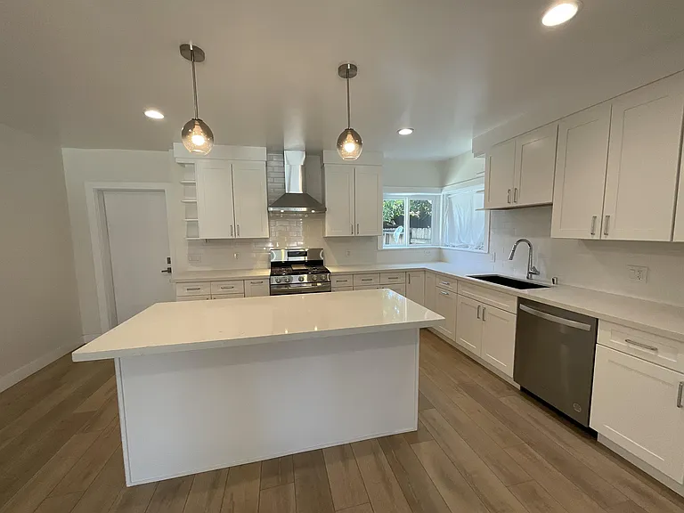 1515 Hess Rd #6 — Photo 3