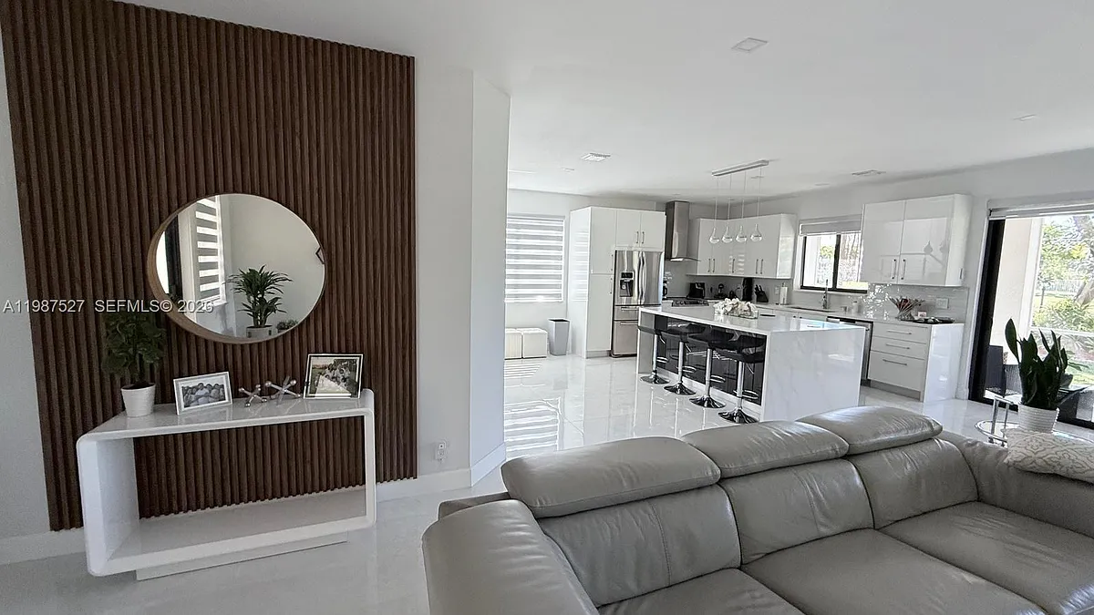 Building Photo - Canary Island Dr