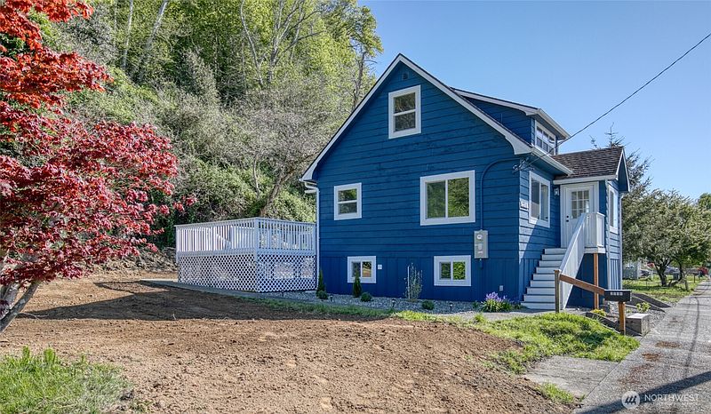 3rd image of 2711 Queets Avenue