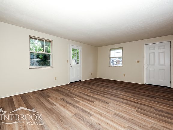 4th image of 7810 Mount Hood Dr