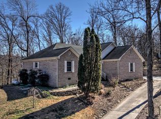 61 Lake Dr, Trenton, GA 30752