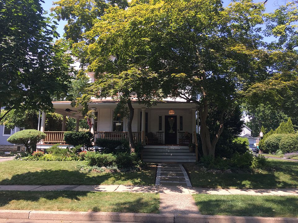 1st image of 126 2nd Ave