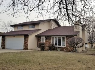 709 Barber Ln, Joliet, IL 60435