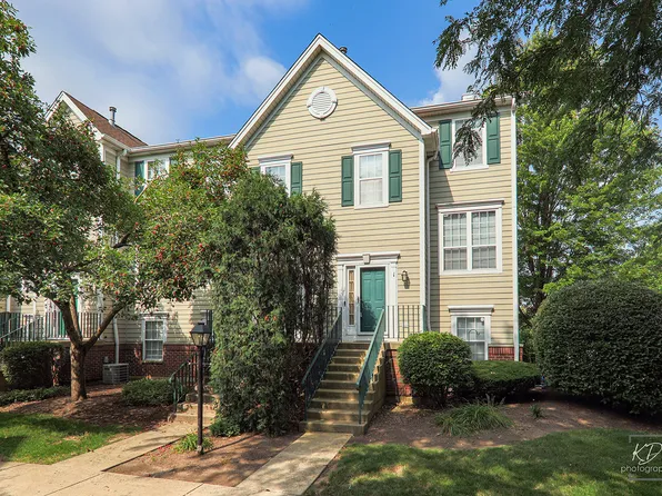 1105 Village Center Pkwy Unit 1, Aurora, IL 60506