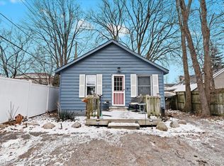 1873 Cass Lake Front Rd, Keego Harbor, MI 48320