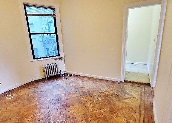 4th image of 31-10 35th St #2FF