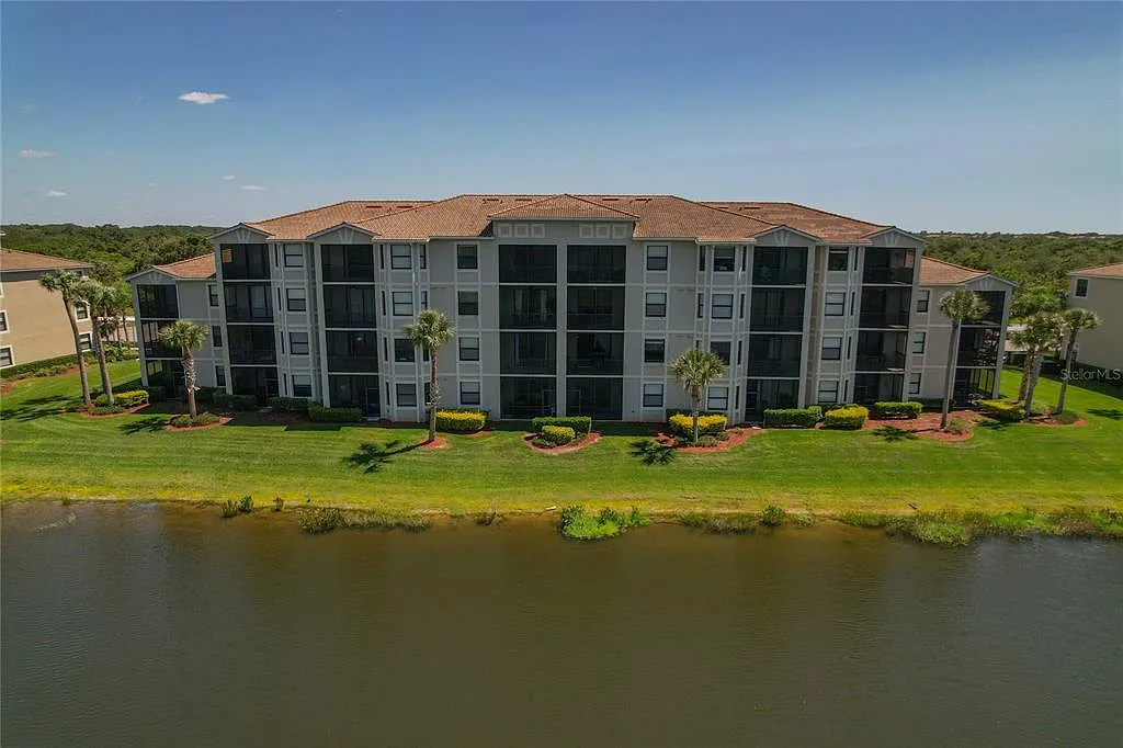 2 bed, 2.0 bath, 1297 sqft, $2,350 — Photo 2