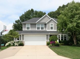 2515 Mason Ridge Ct NE, Grand Rapids, MI 49525