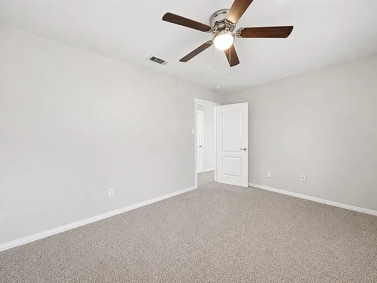 16310 Emberwood Dr — Photo 26