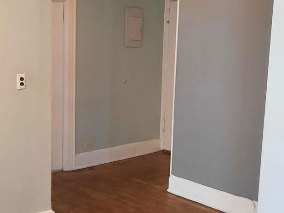 3rd image of 16 Valdale Ave #2L