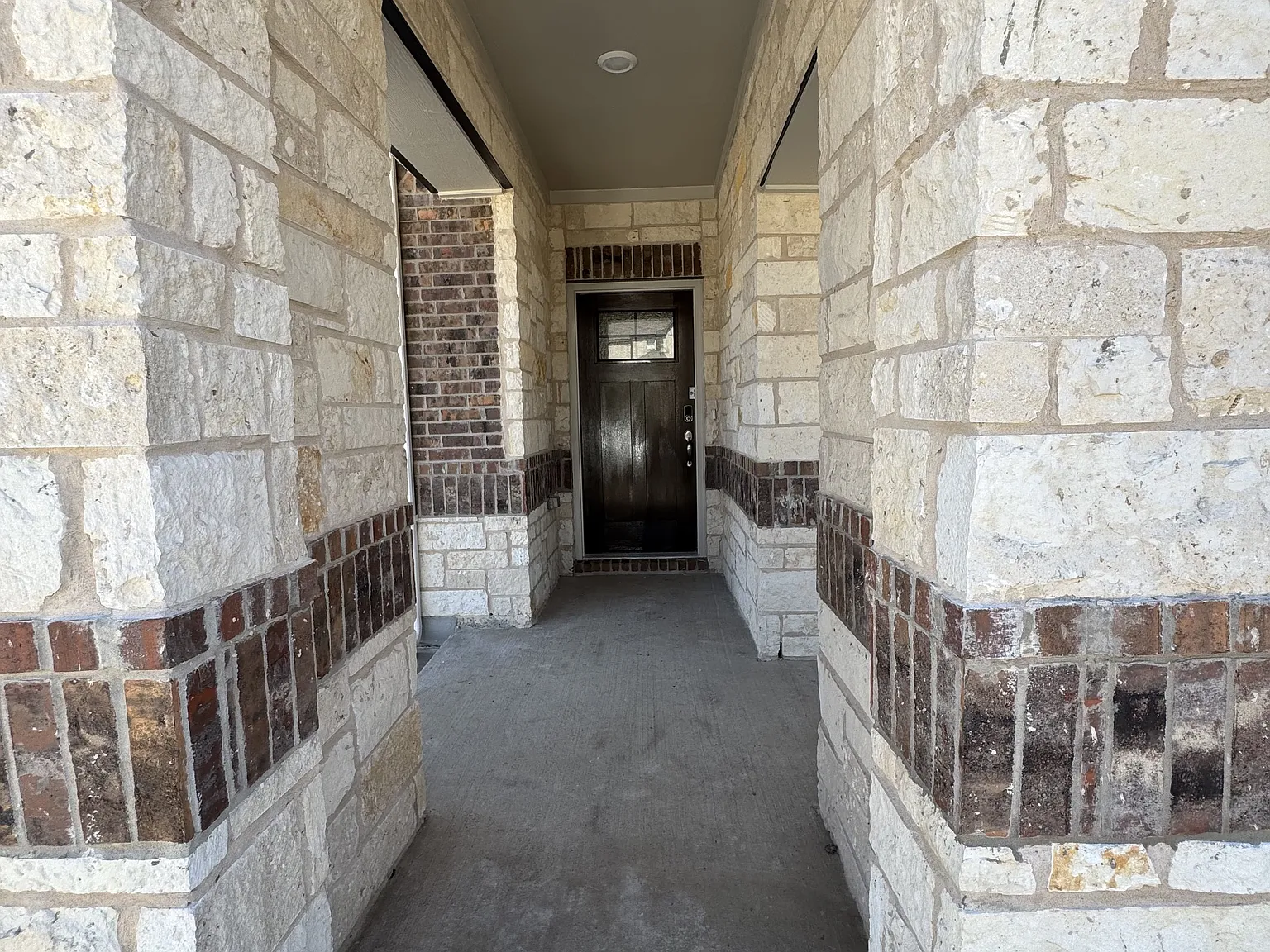 3 bed, 1833 sqft, $2,100 — Photo 3