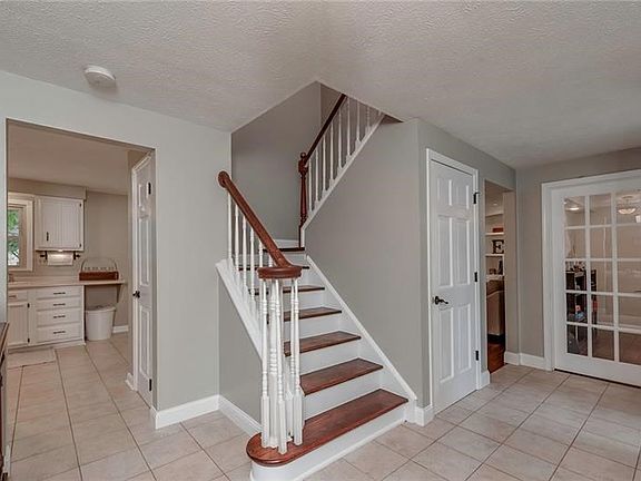 2nd image of 401 Westbury Dr