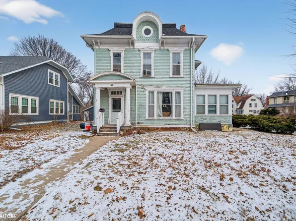 204 N 8th St, Oskaloosa, IA 52577