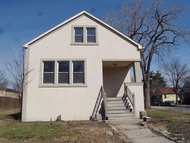 Front view on wide lot