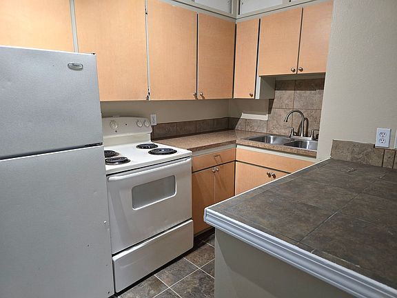 3rd image of 226 Cedar Ave S #2