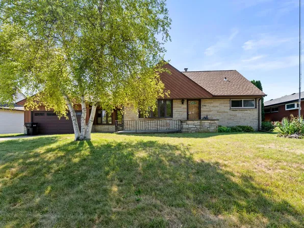 3707 Brooklawn CIRCLE, South Milwaukee, WI 53172