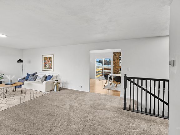 5th image of 3328 Highlawn Dr