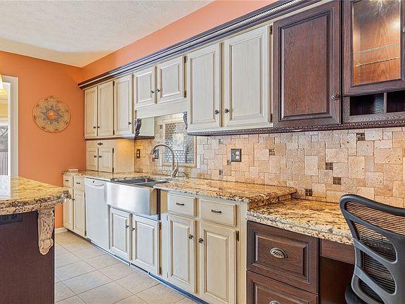 5th image of 654 N Cove Dr