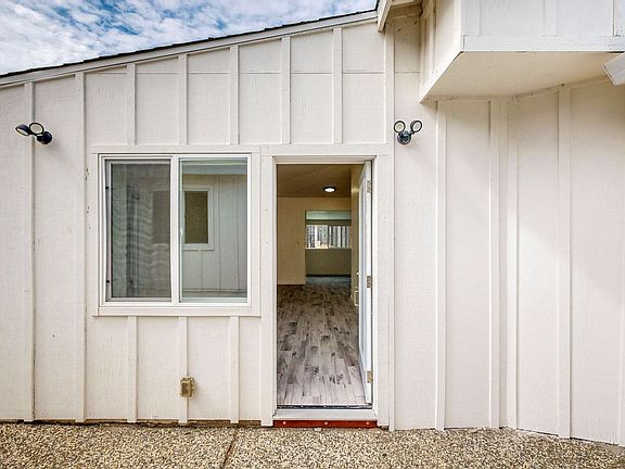 2nd image of 2113 Dennis Ln #A