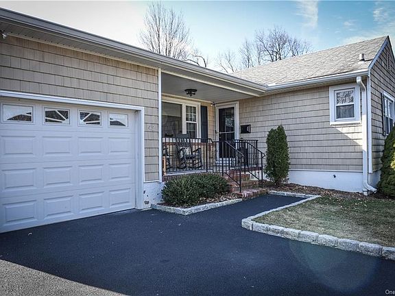 3rd image of 42 Gedney Cir